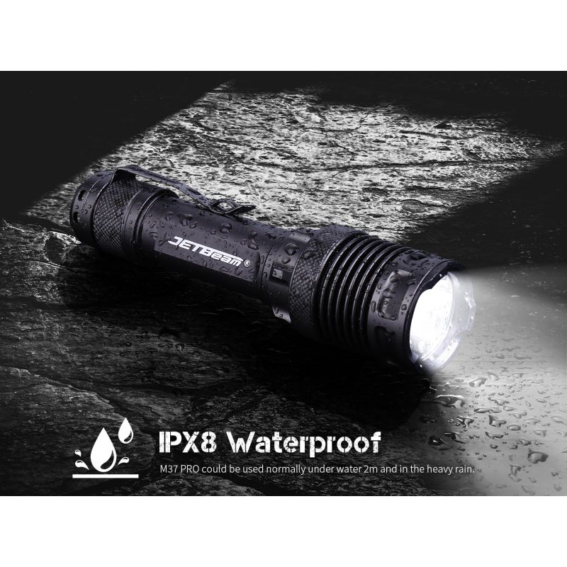 JETBEAM M37 PRO taktische Hochleistungs-Taschenlampe 3700 Lumen, 340m Reichweite, Fensterbrecher, IPX8, 21700
