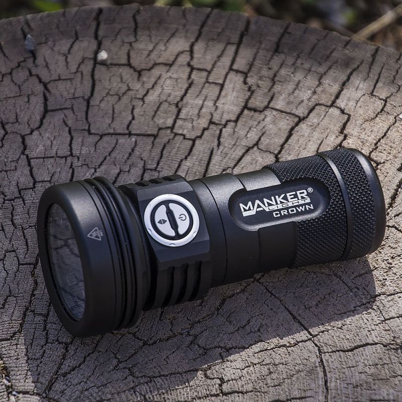 Manker CROWN Zoombare Taschenlampe 5.000 Lumen 900 Meter Leuchtweite für Outdoor Abenteuer und Notfälle