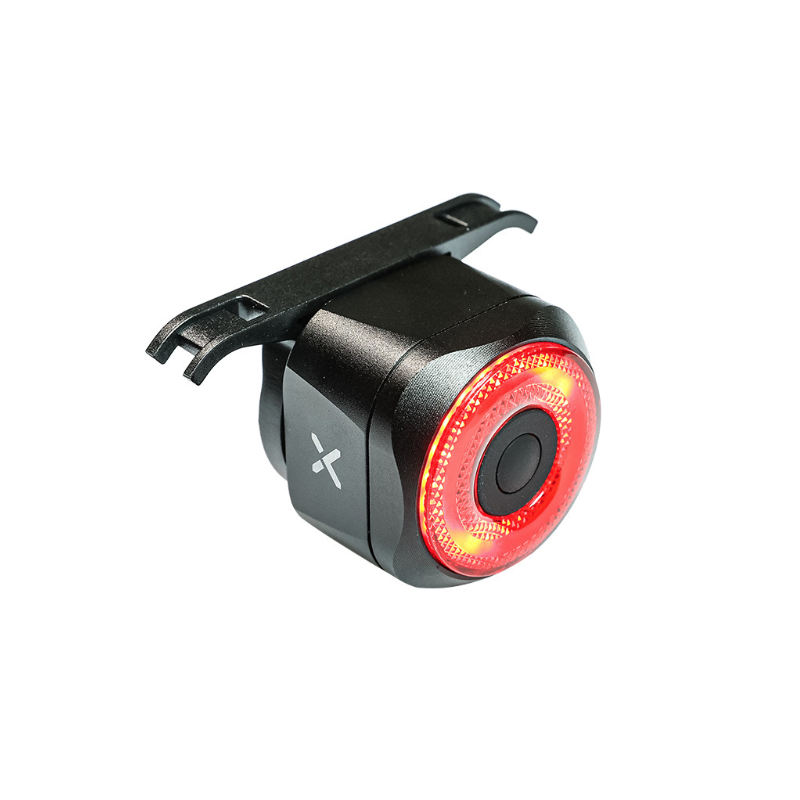 Entdecken Sie das XOSS XR Pro Fahrradrücklicht mit automatischer Bremserkennung wasserdichtes Design und LED-Aufladung