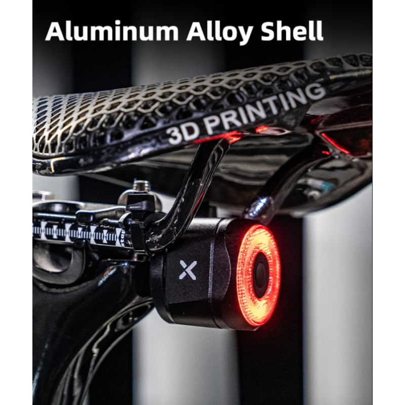 Entdecken Sie das XOSS XR Pro Fahrradrücklicht mit automatischer Bremserkennung wasserdichtes Design und LED-Aufladung