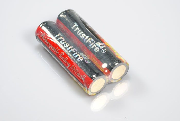 TrustFire 18650 2400mAh Lithium-Ionen-Akku langlebige sichere Stromversorgung für Taschenlampen und Gaming