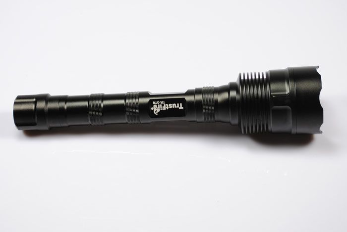 TrustFire TR-3T6 LED-Taschenlampe für Outdoor-Abenteuer 3800 Lumen 5 Modi ideal zum Zelten und Wandern