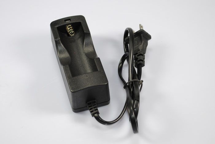 Effizientes einzelnes 26650 Li-Ion wiederaufladbares UltraFire Ladegerät kompakte Reiselösung für Taschenlampen und Dampfen