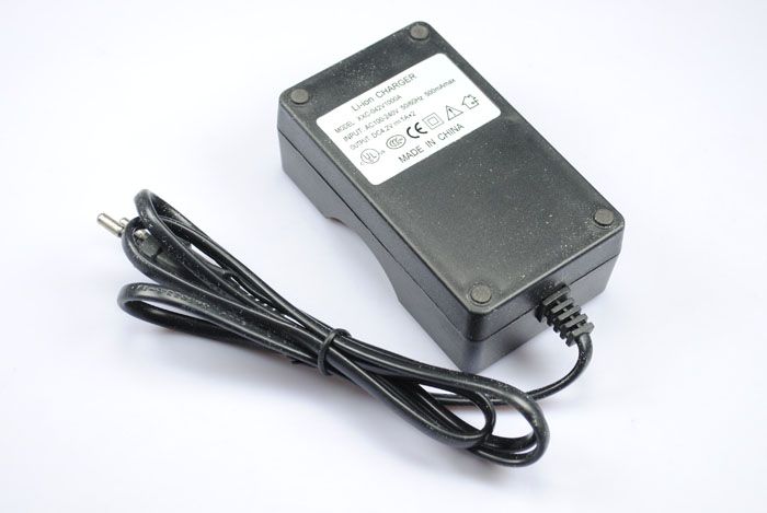 OEM-Ladegerät Schnellladelösung für 18650 Akkus, Dual-Ausgang, Universalspannung, kompaktes Tech-Zubehör