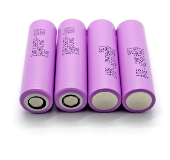30Q 3,7V 3000mAh 18650 wiederaufladbarer Akku (4er Pack)