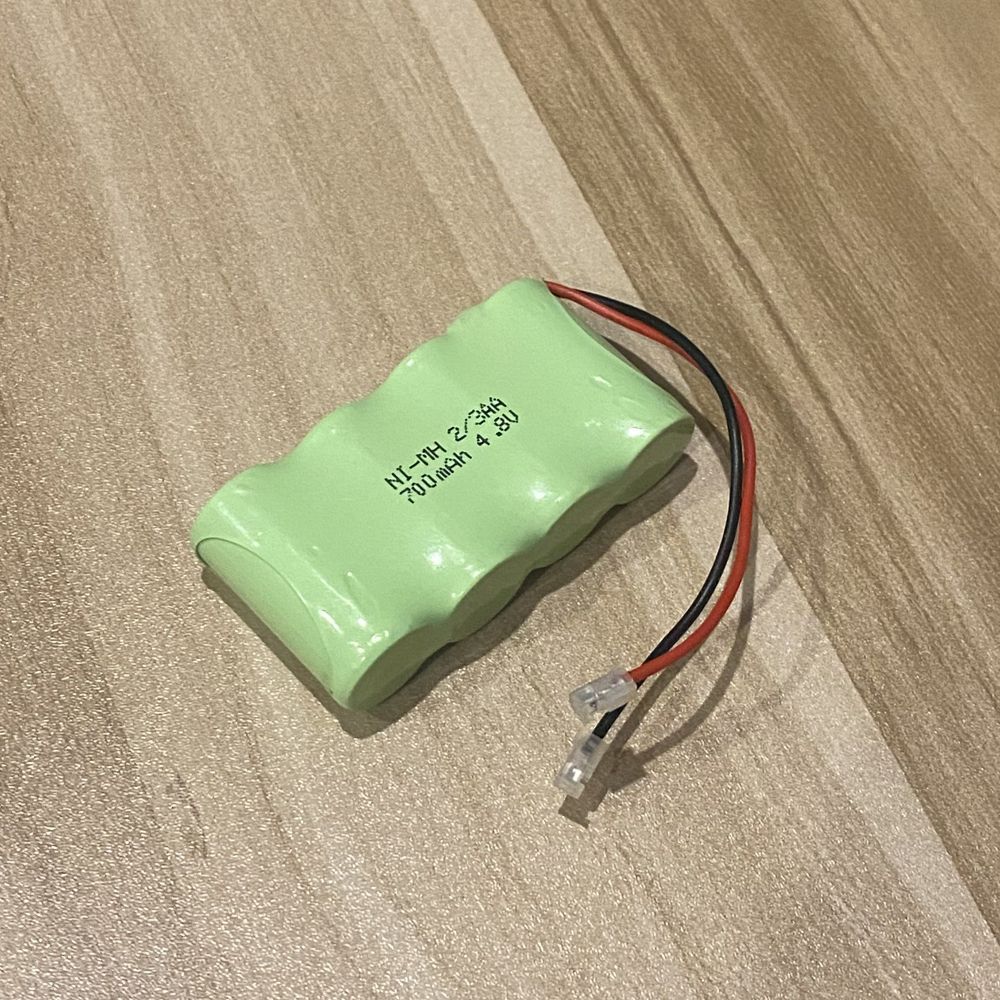 Entdecken Sie 4,8V 2/3 AA 700mAh Ni-MH Akkus, umweltfreundliche Energie für Spielzeug und Kameras.