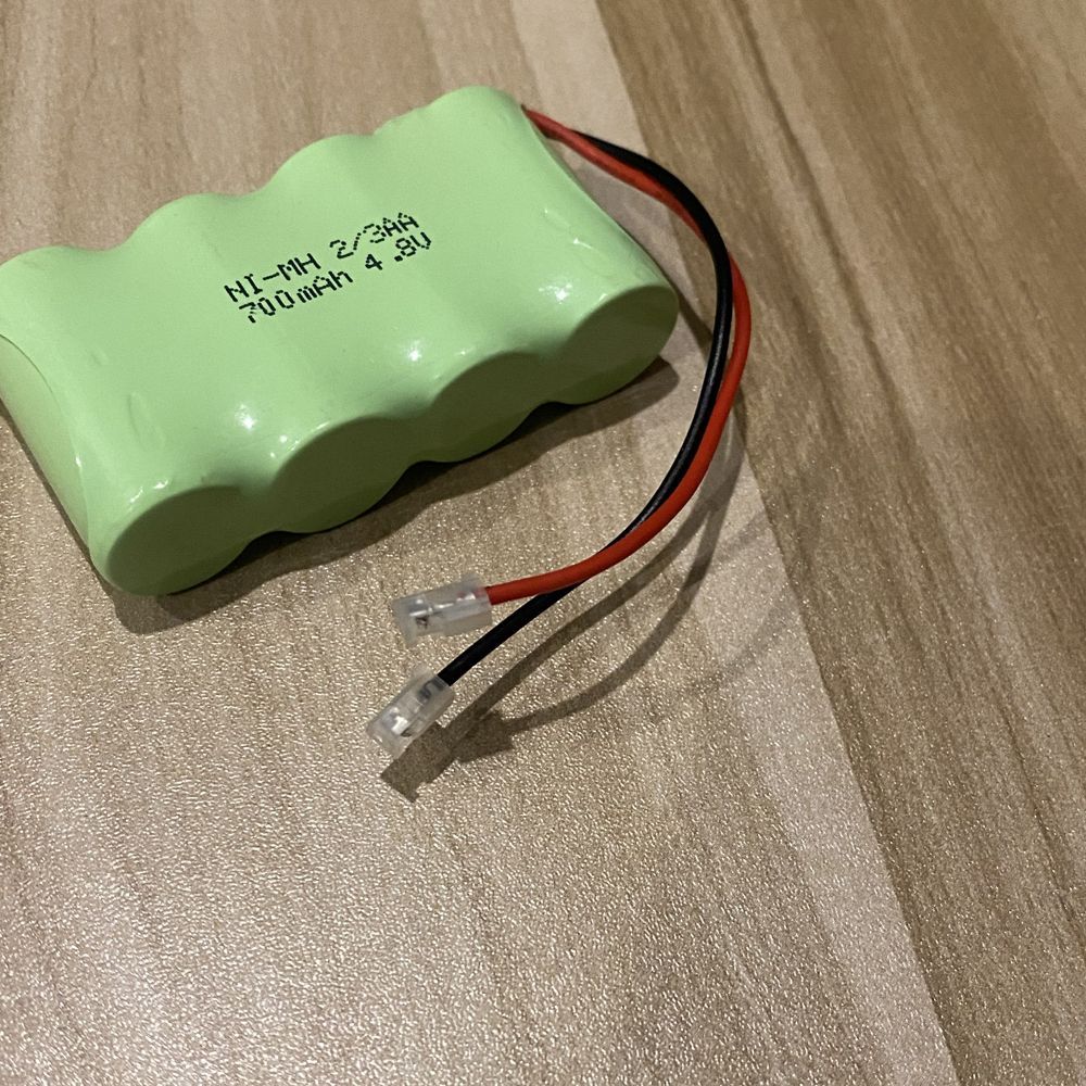 Entdecken Sie 4,8V 2/3 AA 700mAh Ni-MH Akkus, umweltfreundliche Energie für Spielzeug und Kameras.