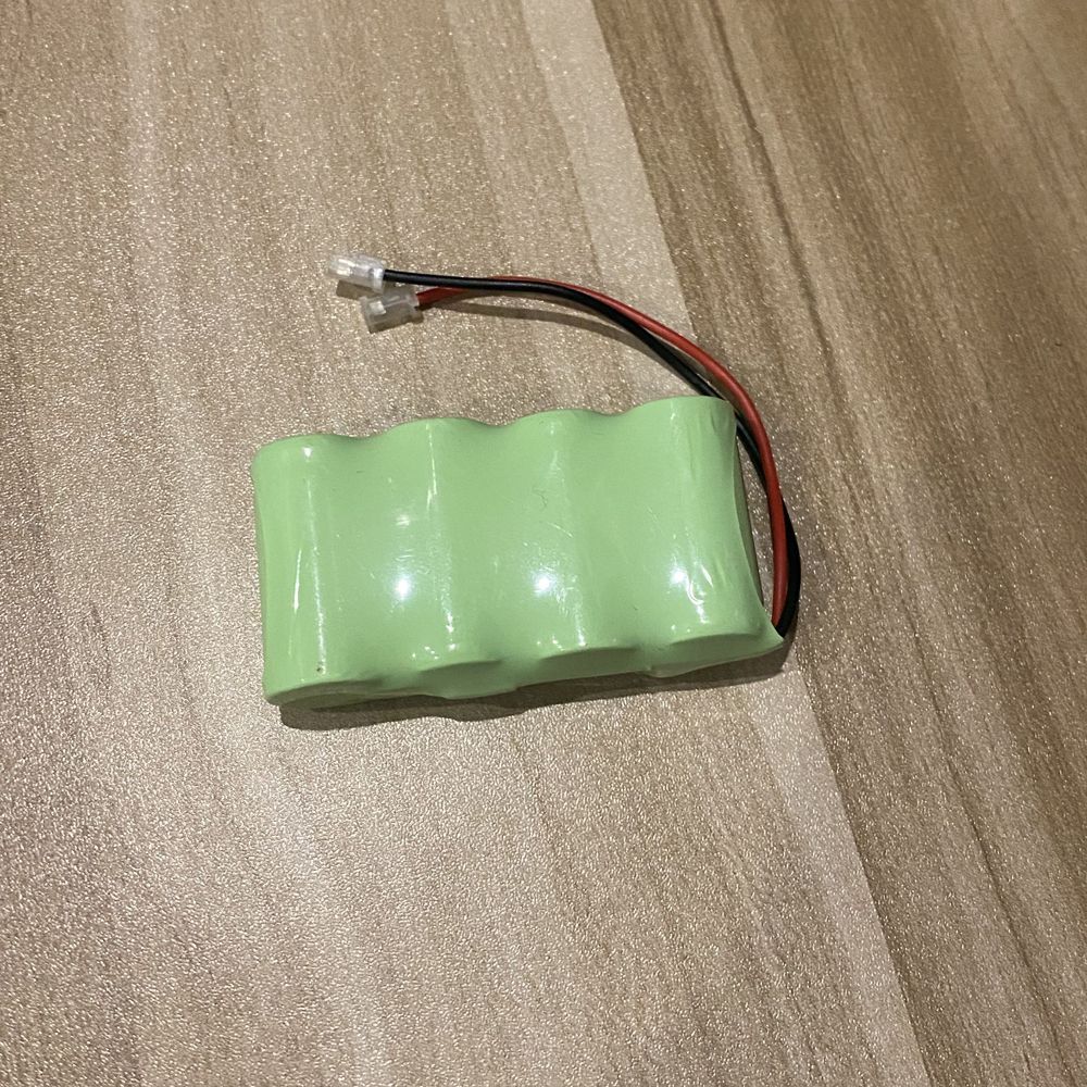 Entdecken Sie 4,8V 2/3 AA 700mAh Ni-MH Akkus, umweltfreundliche Energie für Spielzeug und Kameras.